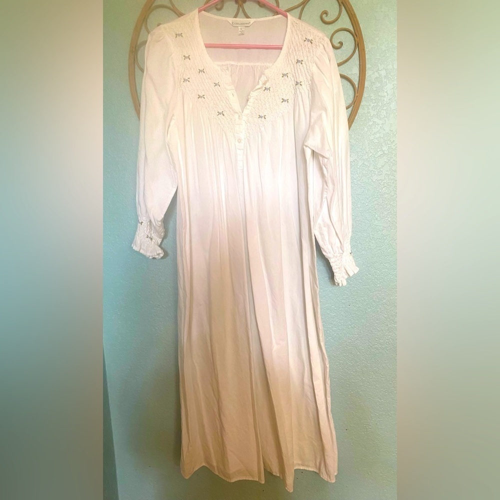 Vtg Nightgown Size L  Grandma Retro, pin tucked with embroidered blue flowers